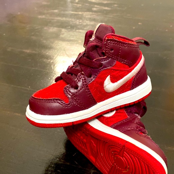 Girls Air Jordan 1s red/ burgundy/ white color way size 5c - Picture 1 of 3